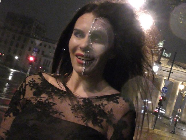HALLOWEEN PERVERS - Mitten in der Innenstadt!